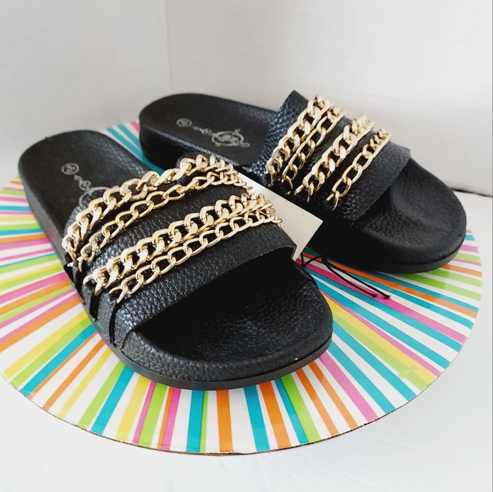 SOLE MATES NEW! black w/gold-tone chain embellishment Sandals 🤍Small 6/7
